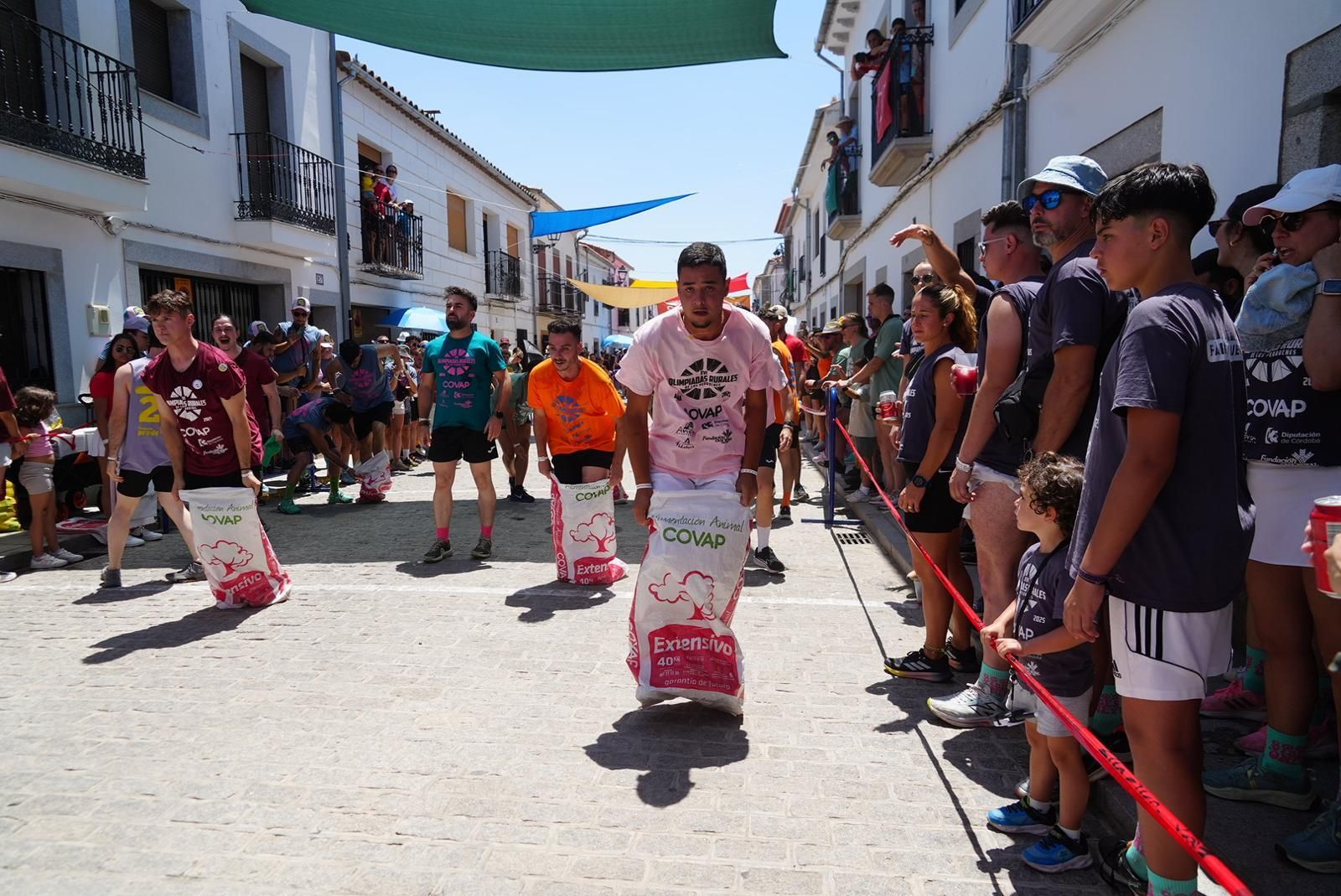 Añora vive una intensa jornada de juegos en las Olimpiadas Rurales