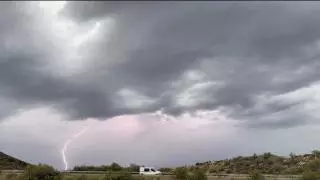 El paso de la tormenta deja 900 litros de lluvia y 4.000 rayos