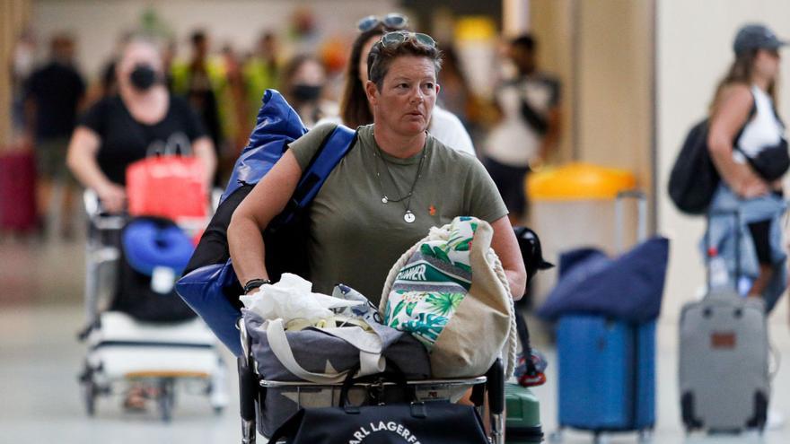 Turistas en el aeropuerto el pasado mes de agosto.