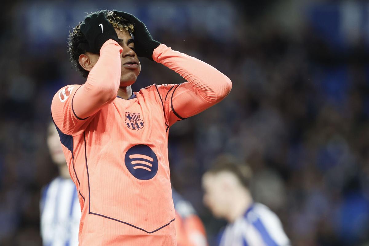 SAN SEBASTIÁN, 18/01/2026.- El delantero del Barcelona Lamine Yamal, durante el partido de LaLiga EA Sports que Real Sociedad y FC Barcelona disputan este domingo en el estadio de Anoeta, en San Sebastián. EFE/Juan Herrero