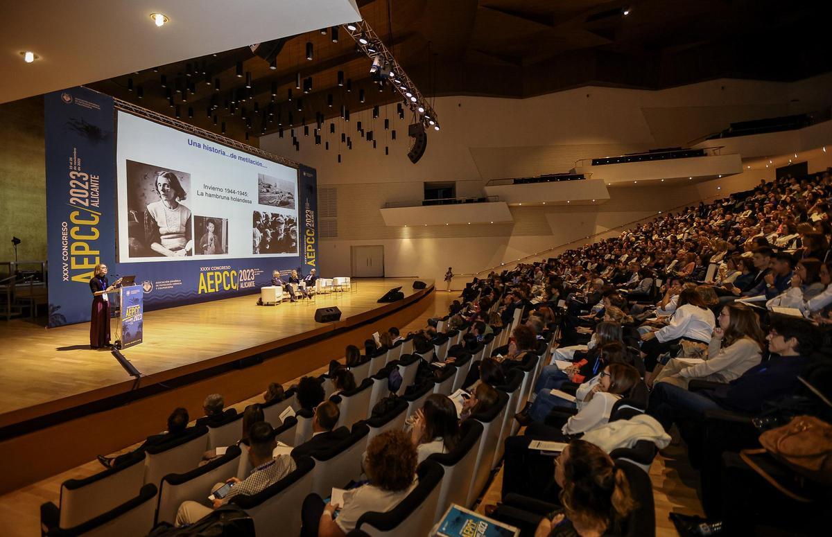 Congreso sobre el cáncer de cuello uterino y el virus del papiloma humano en Alicante.