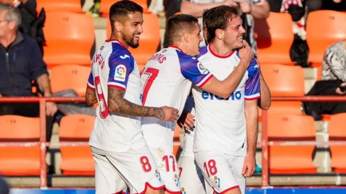 Resumen, goles y highlights del Lugo 0 - 2 Eibar de la jornada 28 de LaLiga Smartbank