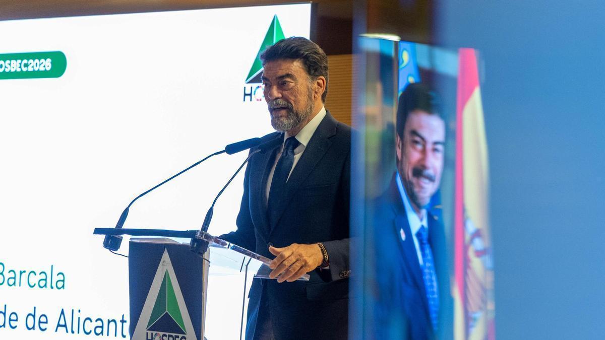 Barcala cree que los ingresos de la tasa turística que reclaman las Hogueras supondrían "una miseria"