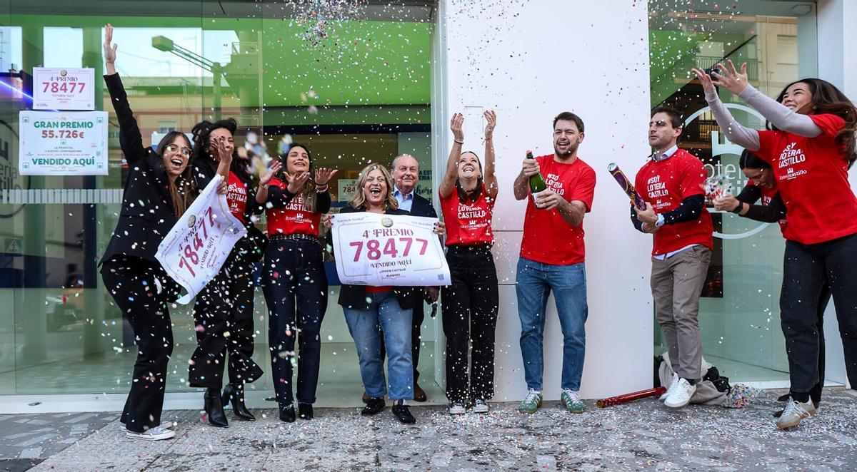 Así han celebrado el tercero, un cuarto y dos quintos caen en Loterías Castillo en Alaquàs