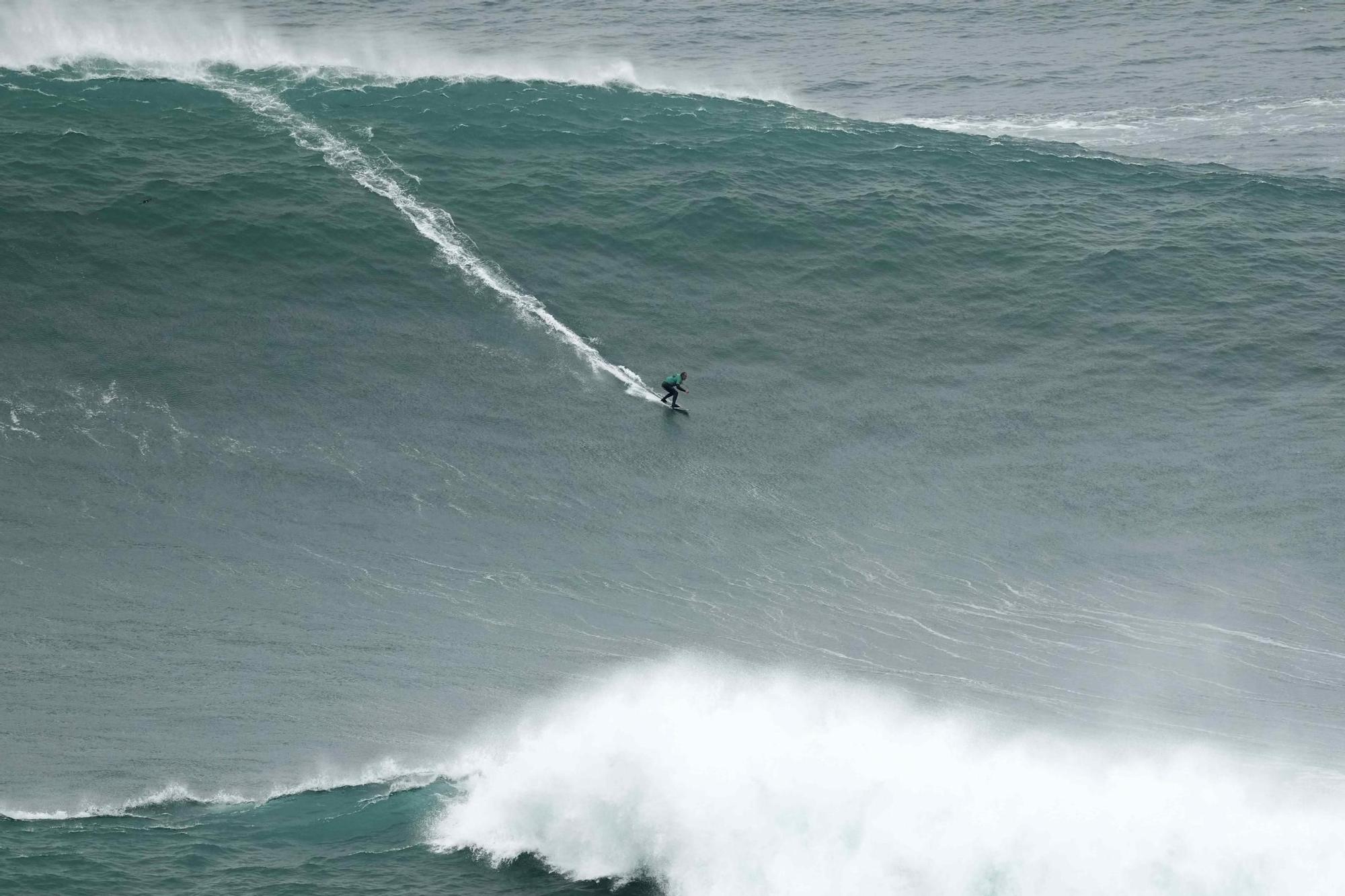 Campionat de surf d'onades gegants a Nazaré
