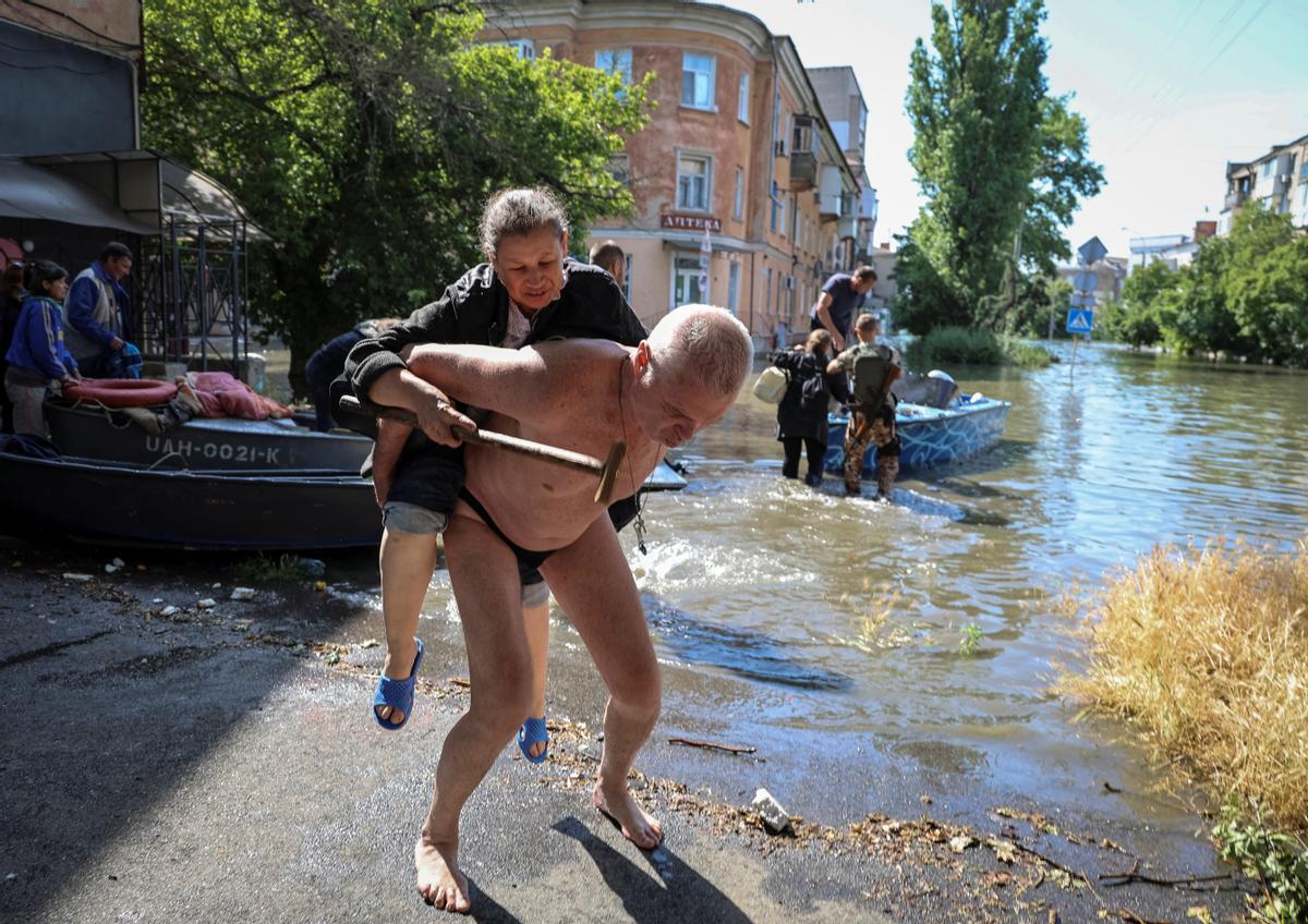 Evacuaciones en Jersón tras la destrucción de la presa de Nueva Kajovka