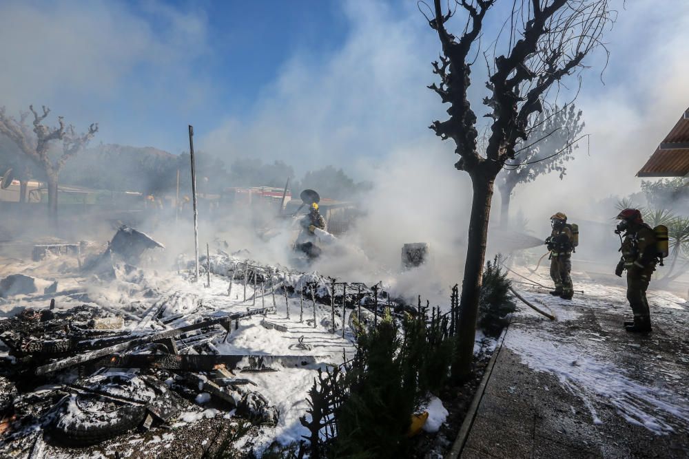 Desalojado un camping de Benidorm por un incendio