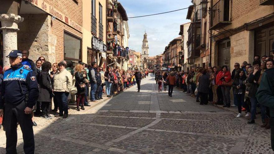 Aspecto de las inmediaciones de la Colegiata durante la visita.