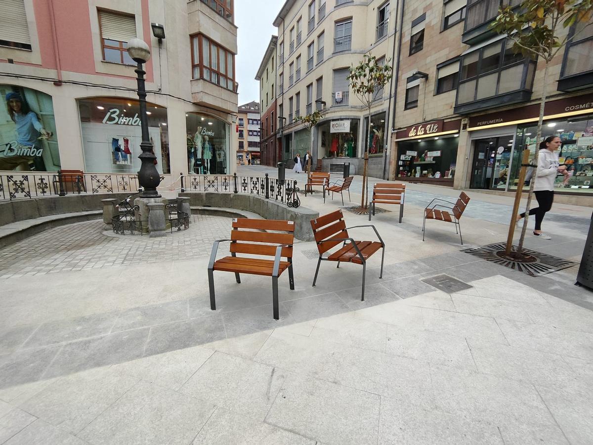 Grado estrena plaza, la primera del plan de peatonalización del centro Grado estrena plaza, la primera del plan de peatonalización del centro