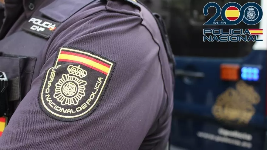 Detenido un hombre tras lanzar a una mujer desde un cuarto piso en Marbella