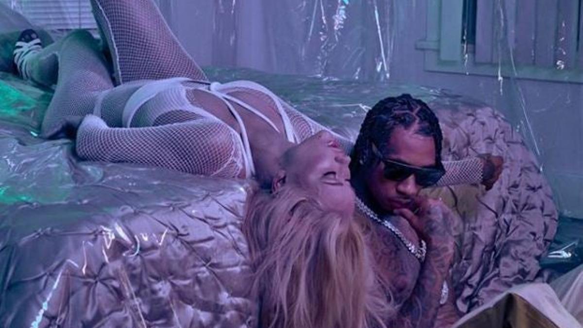 Iggy Azalea y Tyga en su videoclip, Kream