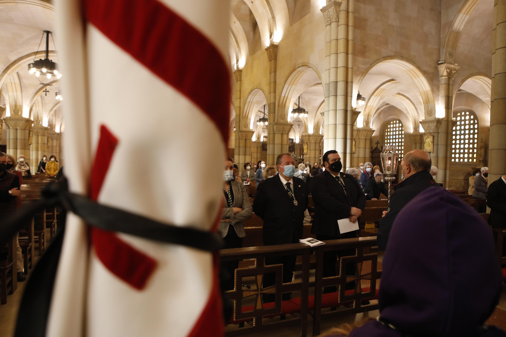 Celebración del Vía Crucis en la iglesia de San Pedro en Viernes Santo