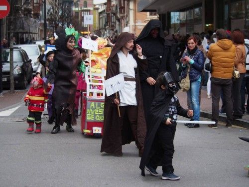 DESFILE DE CARNAVAL EN POLA DE SIERO