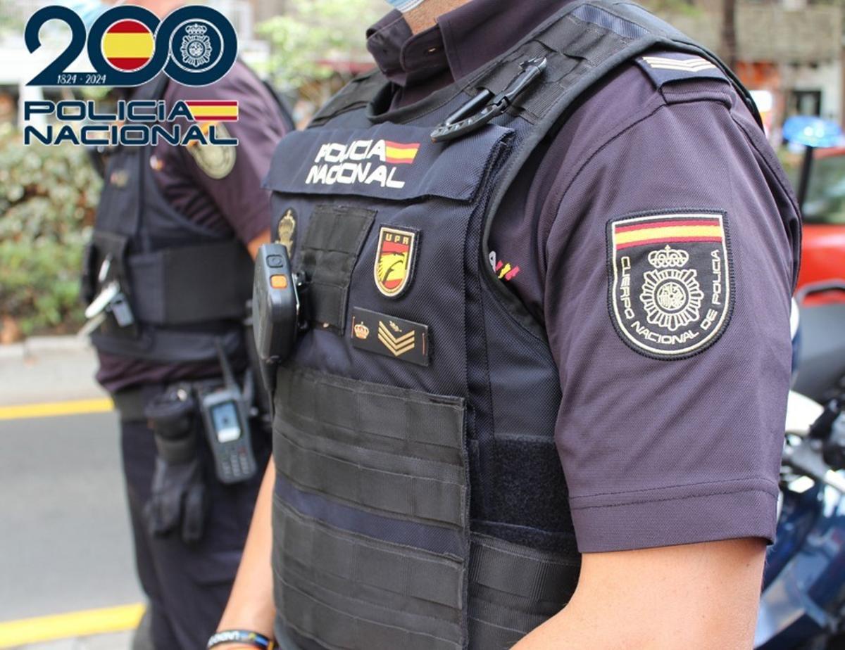 Imagen de dos agentes de la Policía Nacional.