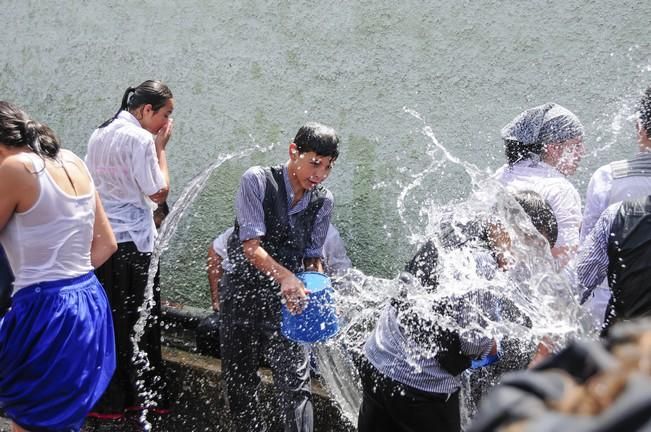 Traida Infantil del Agua de Lomo Magullo 2016