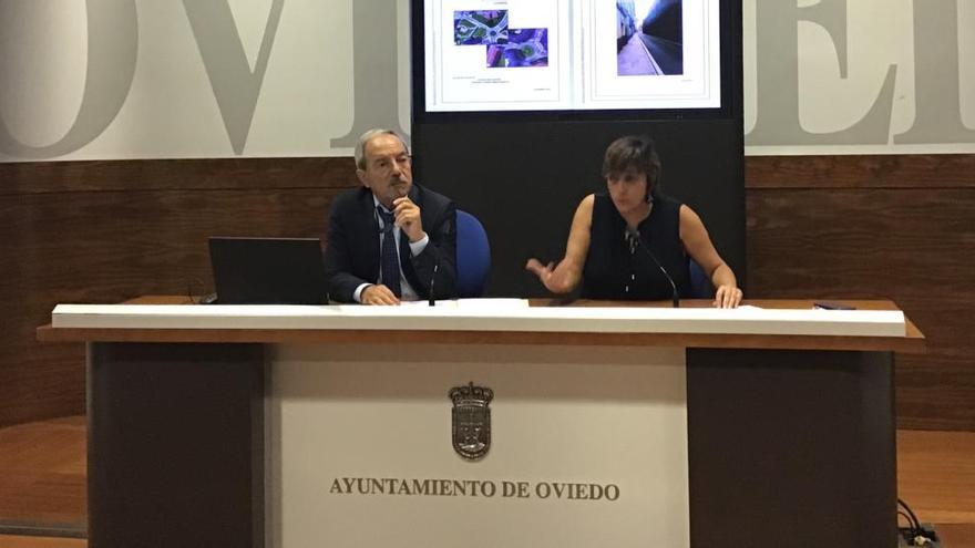 Wenceslao López y Ana Rivas, esta mañana, en la sala de prensa del Ayuntamiento.