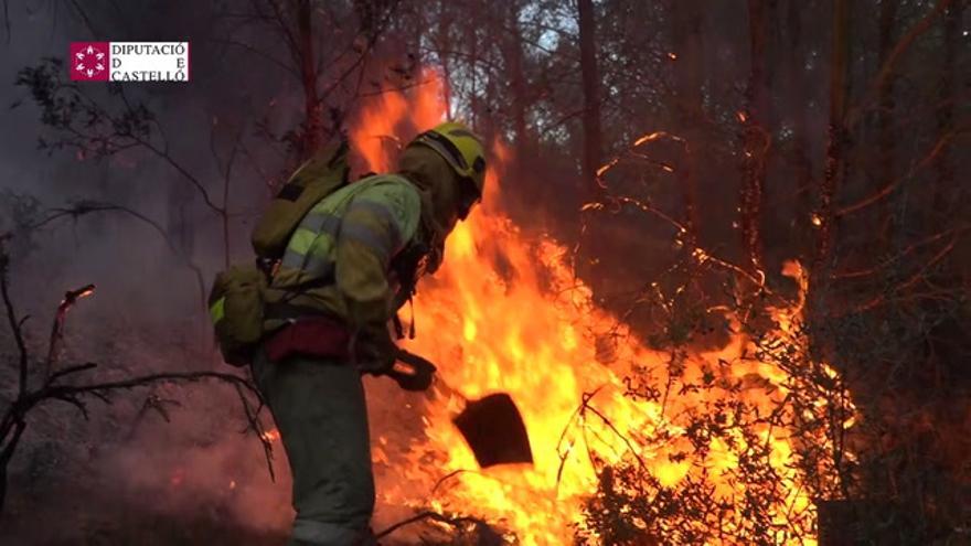 Los bomberos dan por estabilizado el incendio de Cabanes