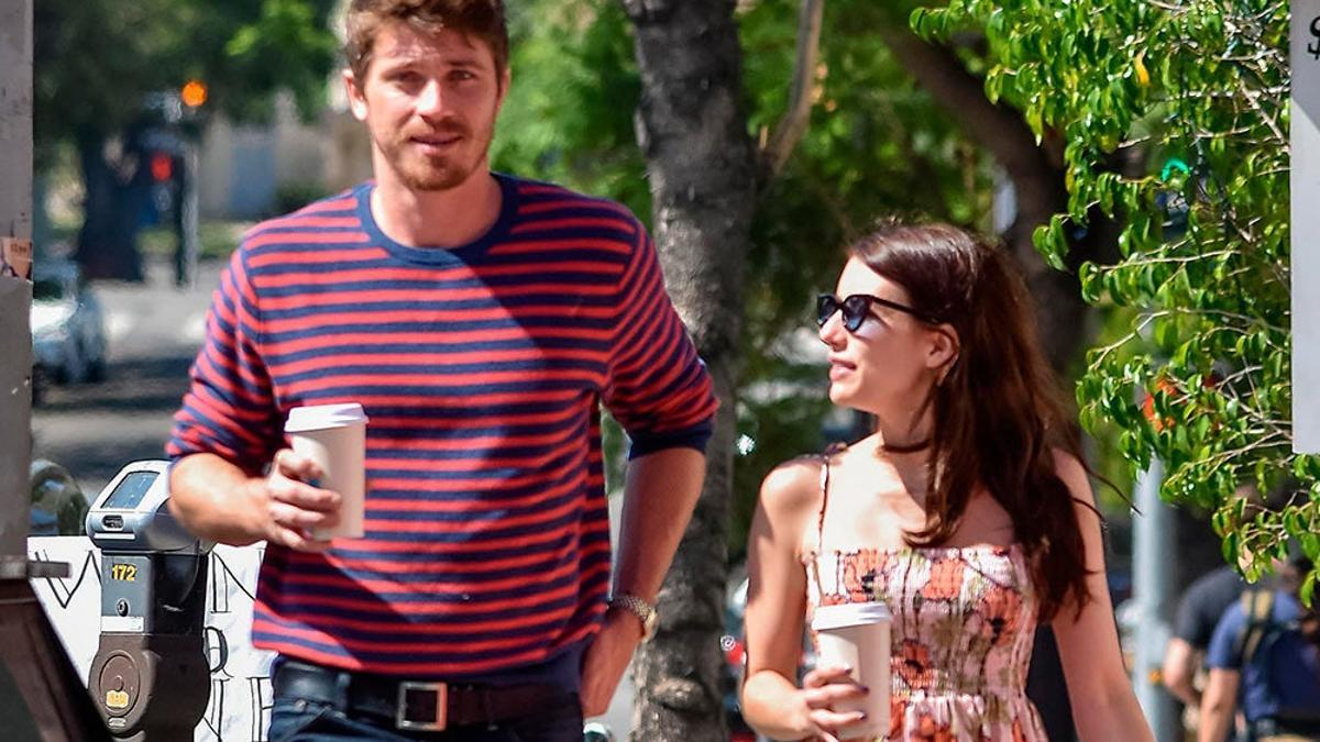 Garrett Hedlund y Emma Roberts van a ser padres