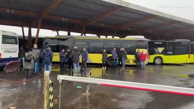 Huelga de buses en Santiago: los piquetes impiden que salgan los servicios mínimos de Amio
