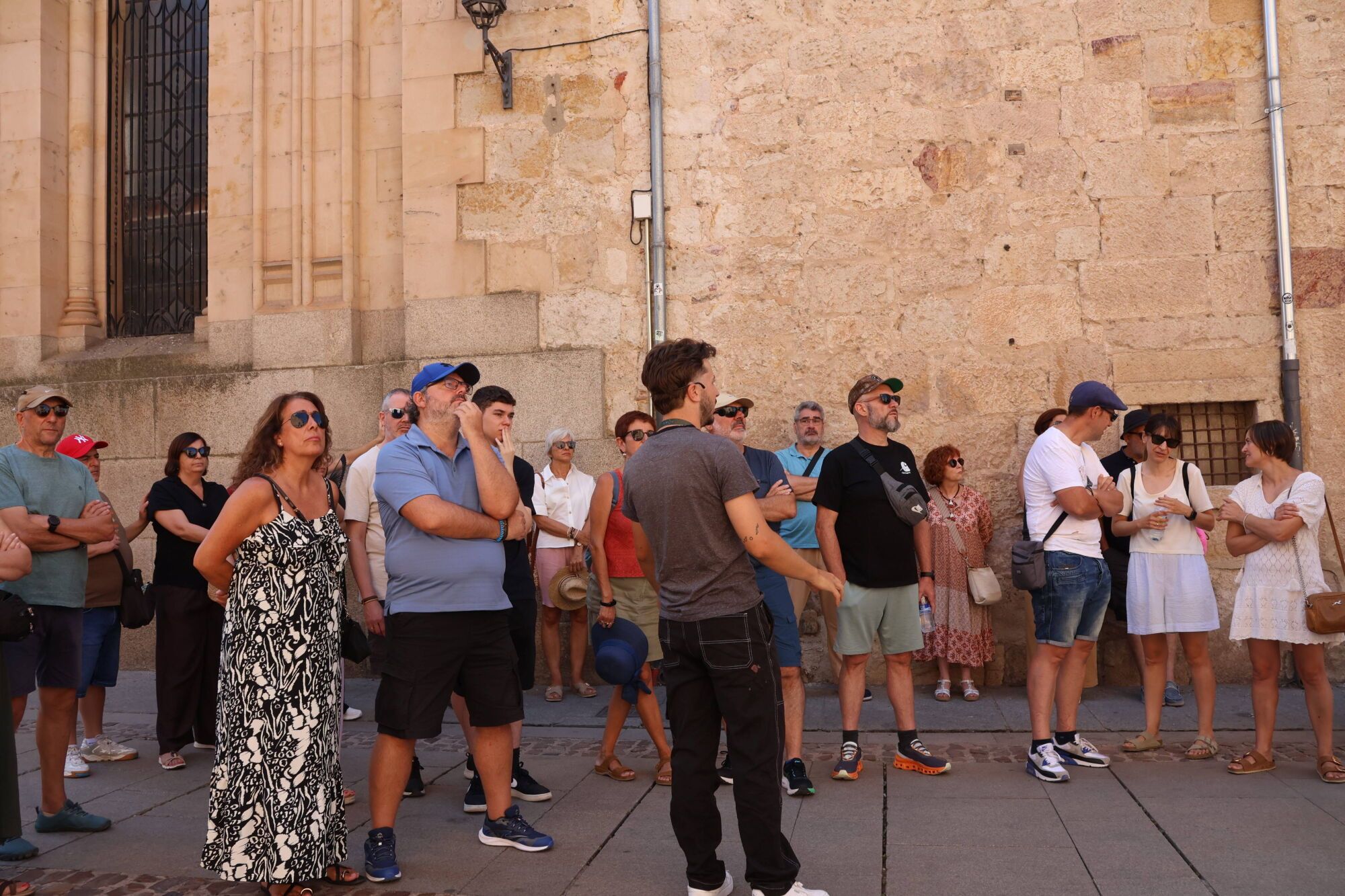 Un grupo de turistas en la ciudad de Zamora.