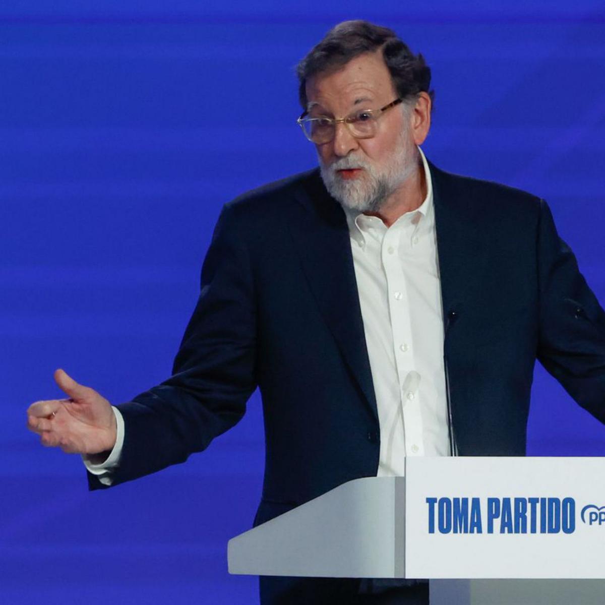Rajoy apuntala la idea d’un Govern que va arribar per "un pacte indigne" Rajoy apuntala la idea d’un Govern que va arribar per "un pacte indigne"