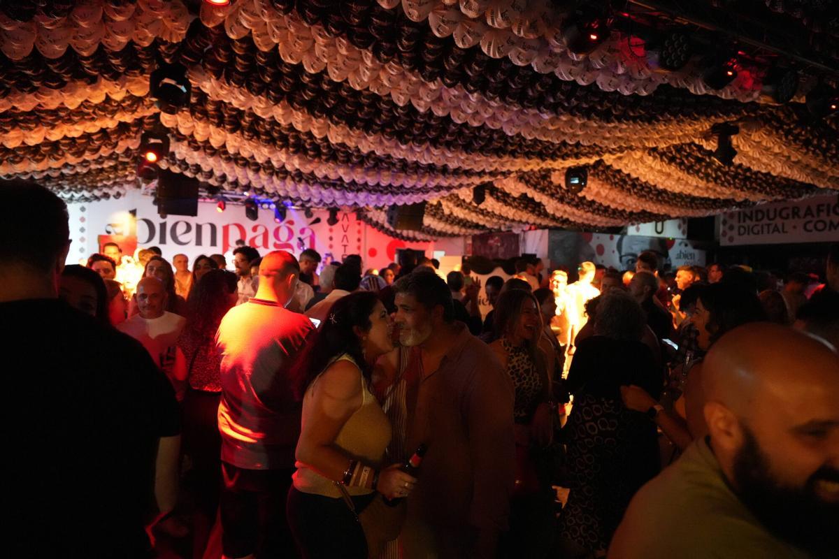 El ambiente del último viernes de la Feria de San Juan de Badajoz: encuéntrate en las fotos