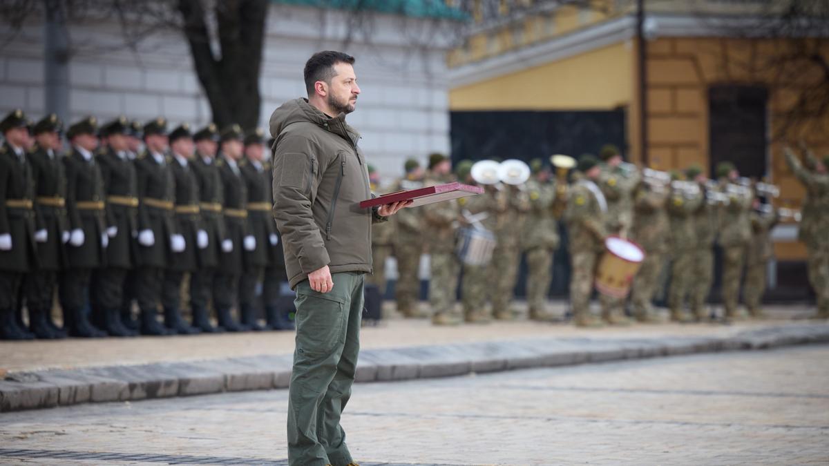 Ucrania rinde homenaje a los caídos cuando se cumple un año de la invasión