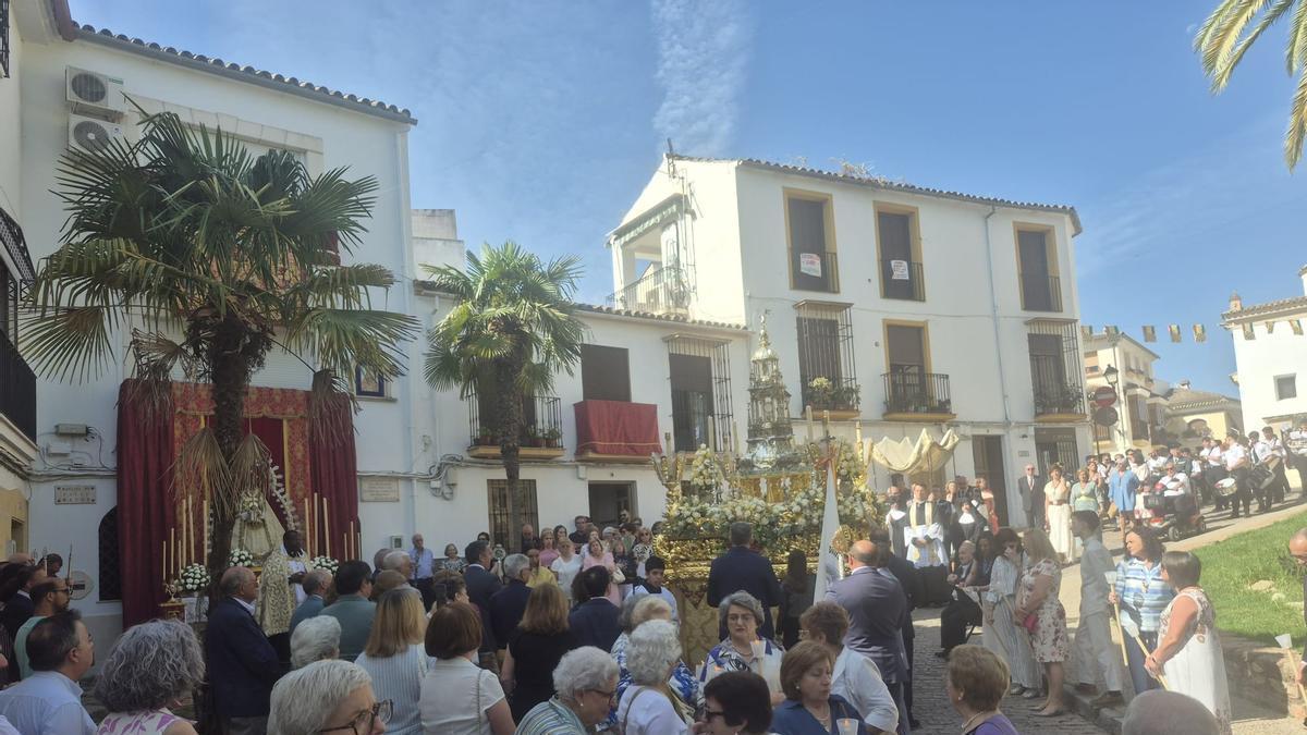 Imagen de la procesión del Corpus Christi, este domingo, en las calles de Cabra.