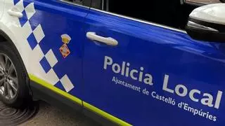 Circula quadriplicant la taxa d'alcohol i acaba accidentat contra el mur d'una casa a Castelló d'Empúries