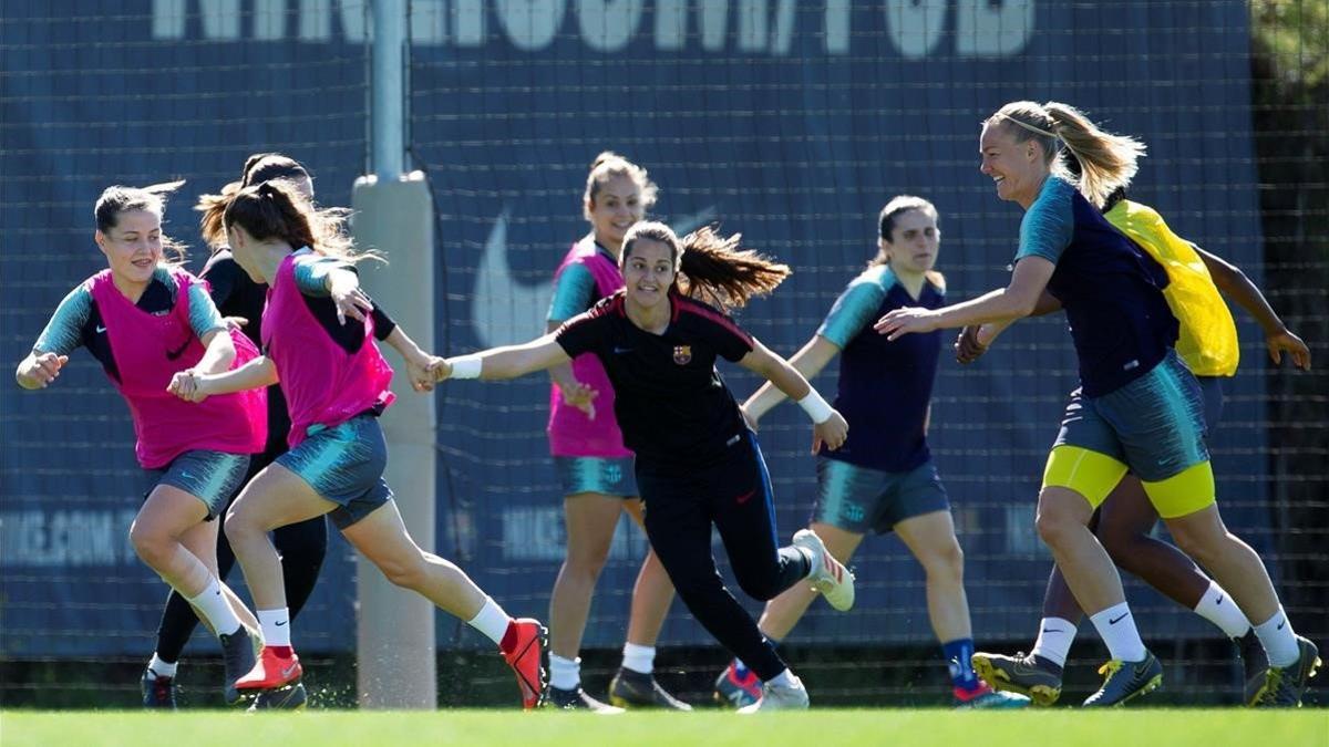 Las jugadoras del Barça femenino, en la sesión preparatoria de este viernes.
