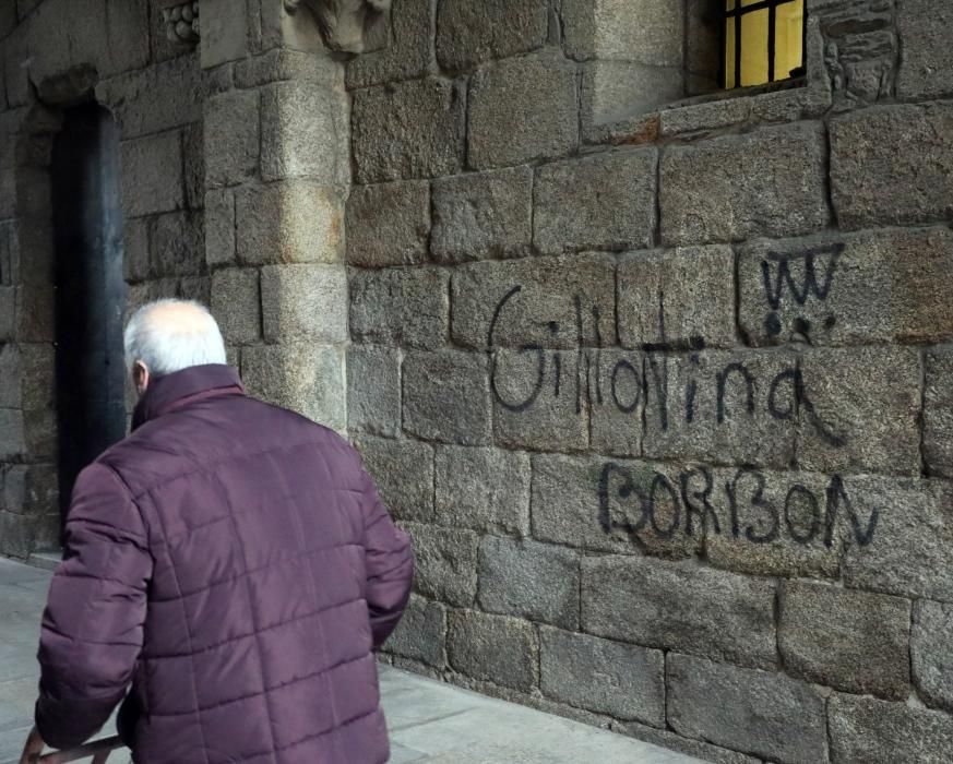 Nuevas pintadas en la Catedral de Santiago