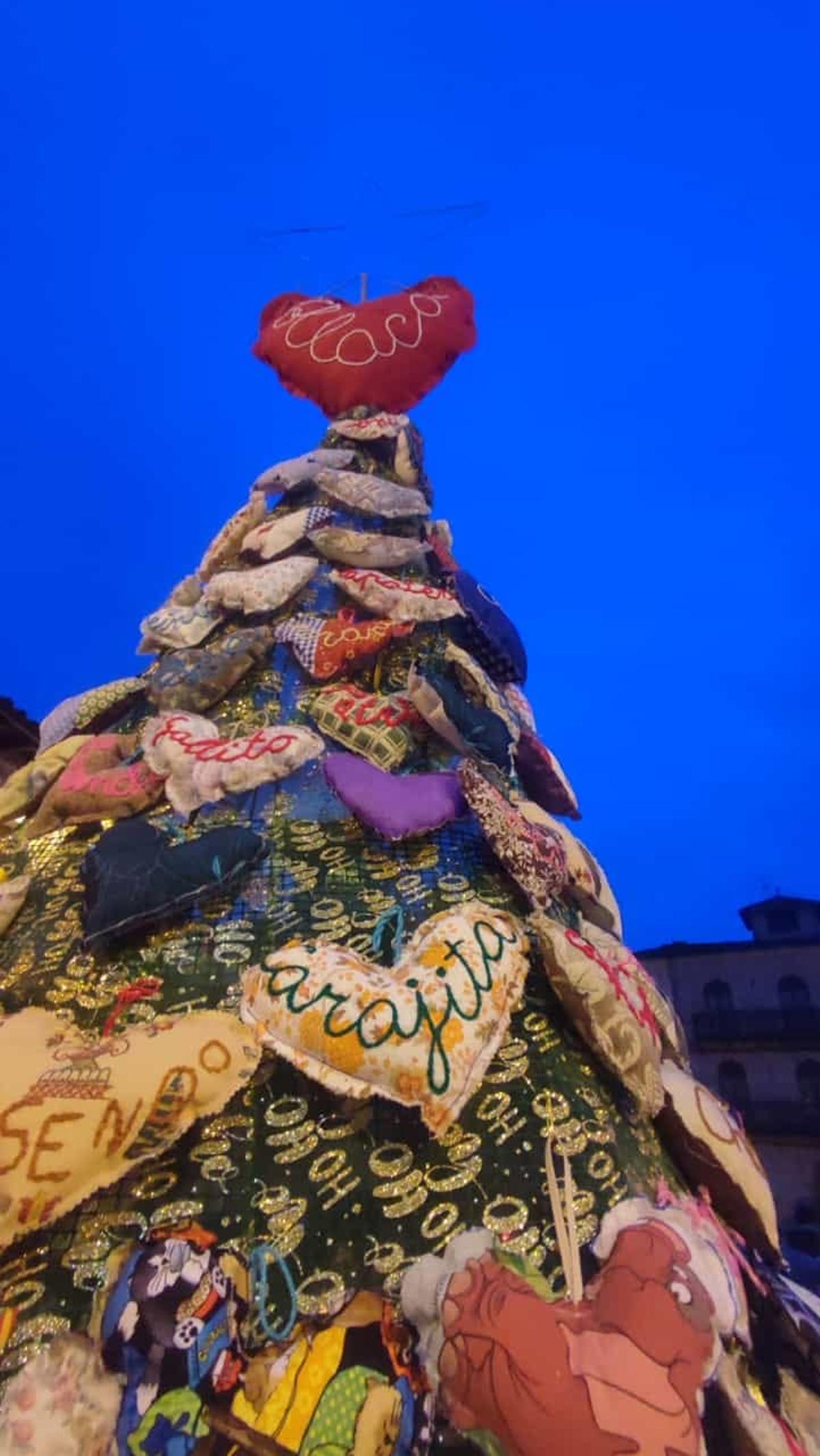 Árbol de navidad con 400 motes de Fermoselle.