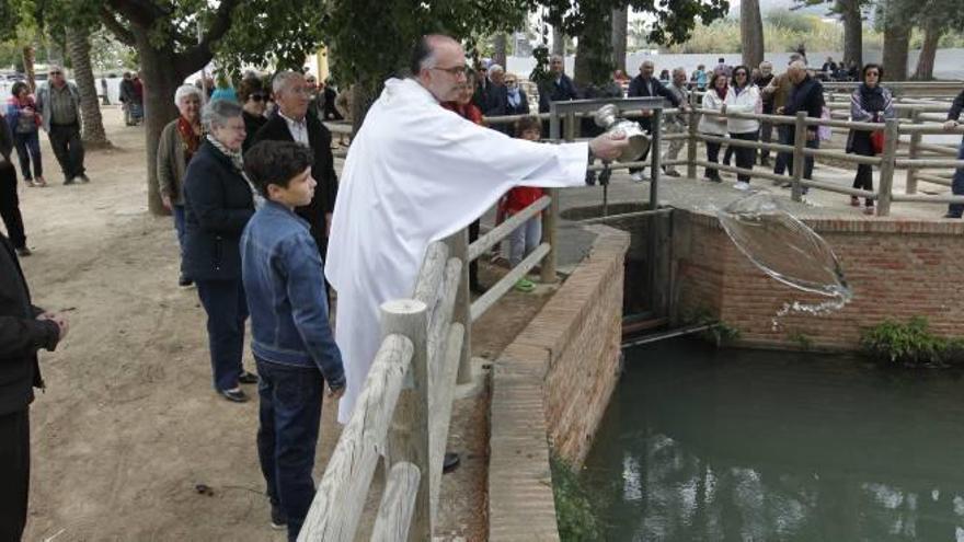 Un momento de la bendición de la Font.