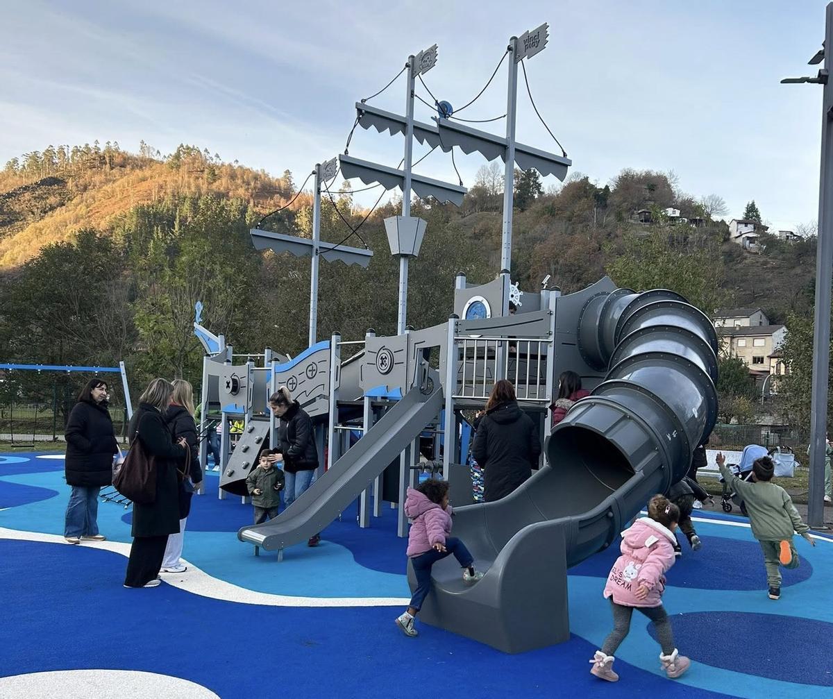 El barco pirata del parque de Barredos.