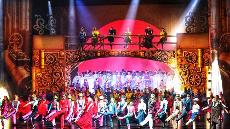 El musical ‘La Fábrica de los Sueños’ brilla en el Maestranza y destinará toda la taquilla a la oncología infantil