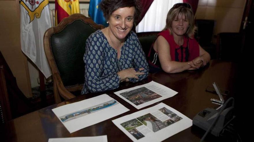 María Fernández, junto a Ana San Miguel, en la presentación de los contenidos del stand de la Feria.