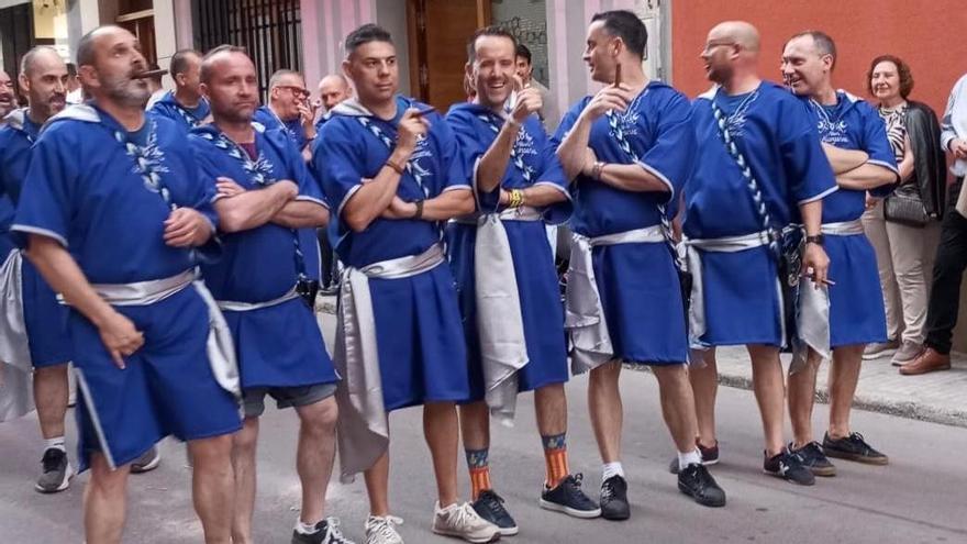 Los calcetines con la Senyera del alcalde de Alberic dan el golpe un 25 de abril