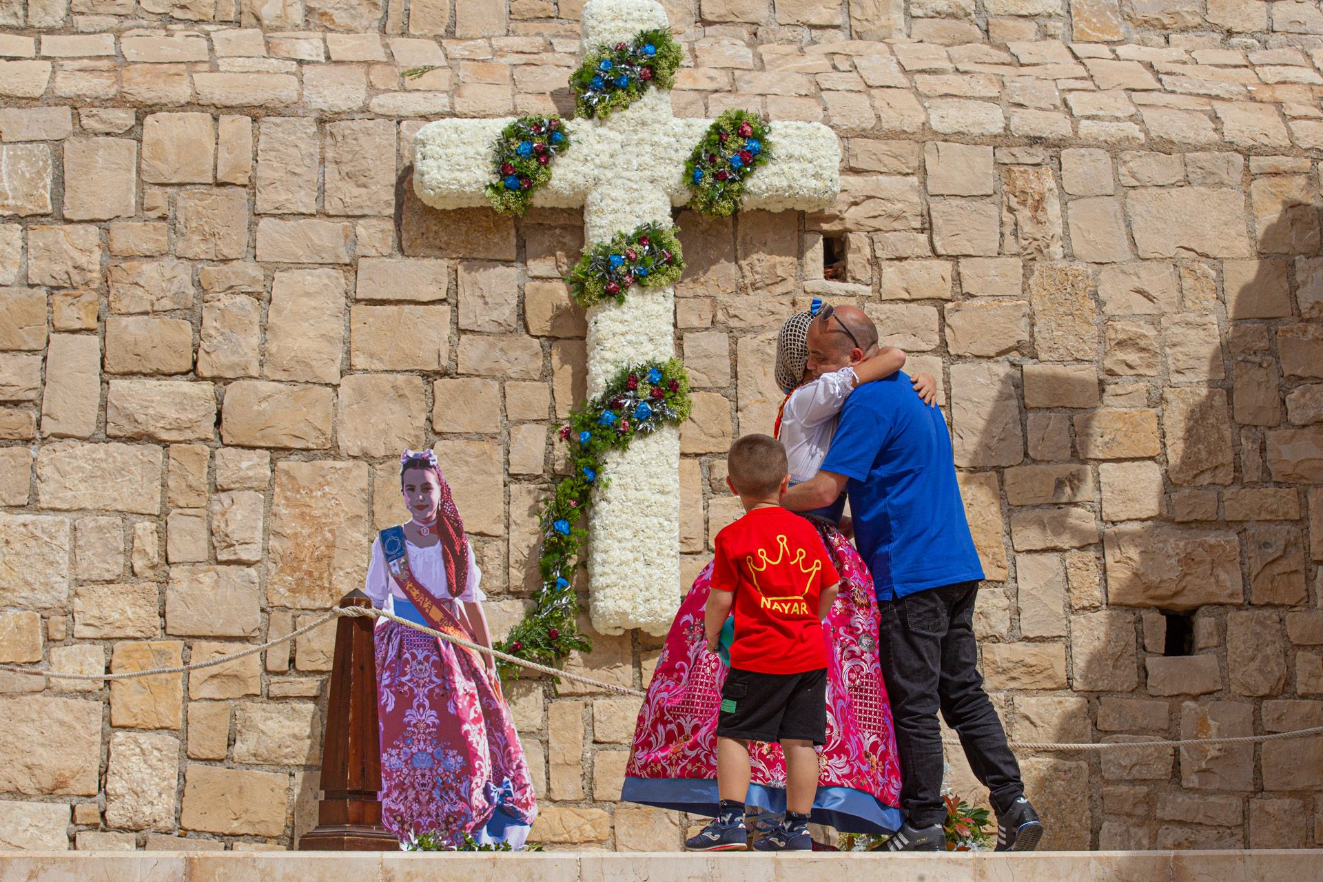 Santa Cruz se engalana con las Cruces de Mayo