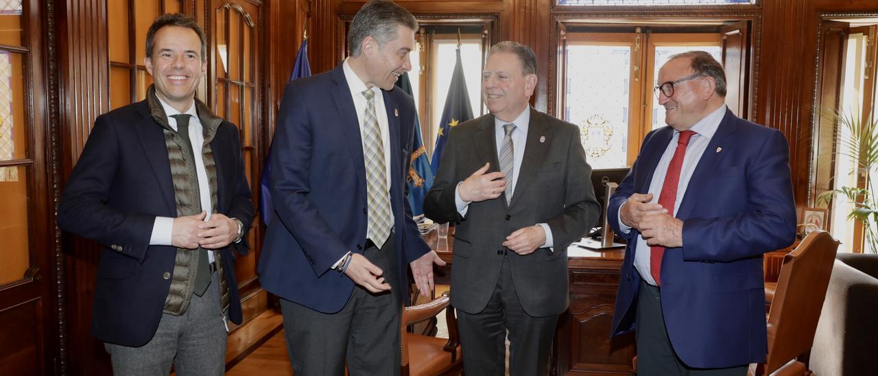 Nacho Cuesta, Martín Peláez, Alfredo Canteli y Paco Rubio, esta mañana en el Ayuntamiento