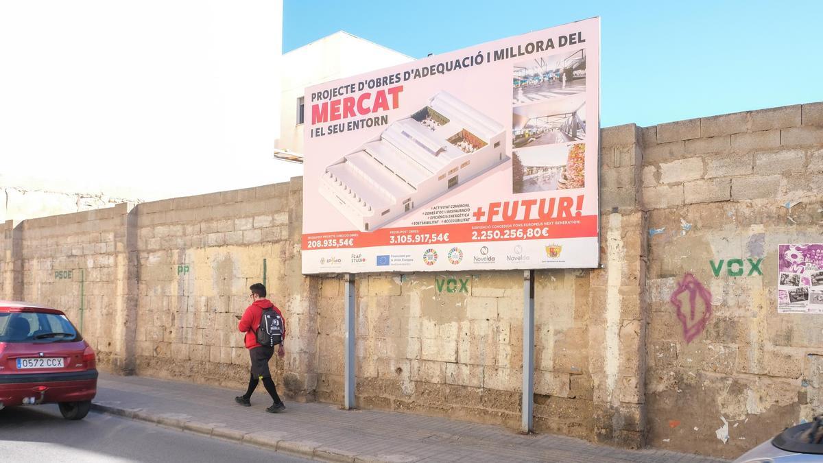 Cartel que informe sobre las obras del mercado municipal de abastos de Novelda.