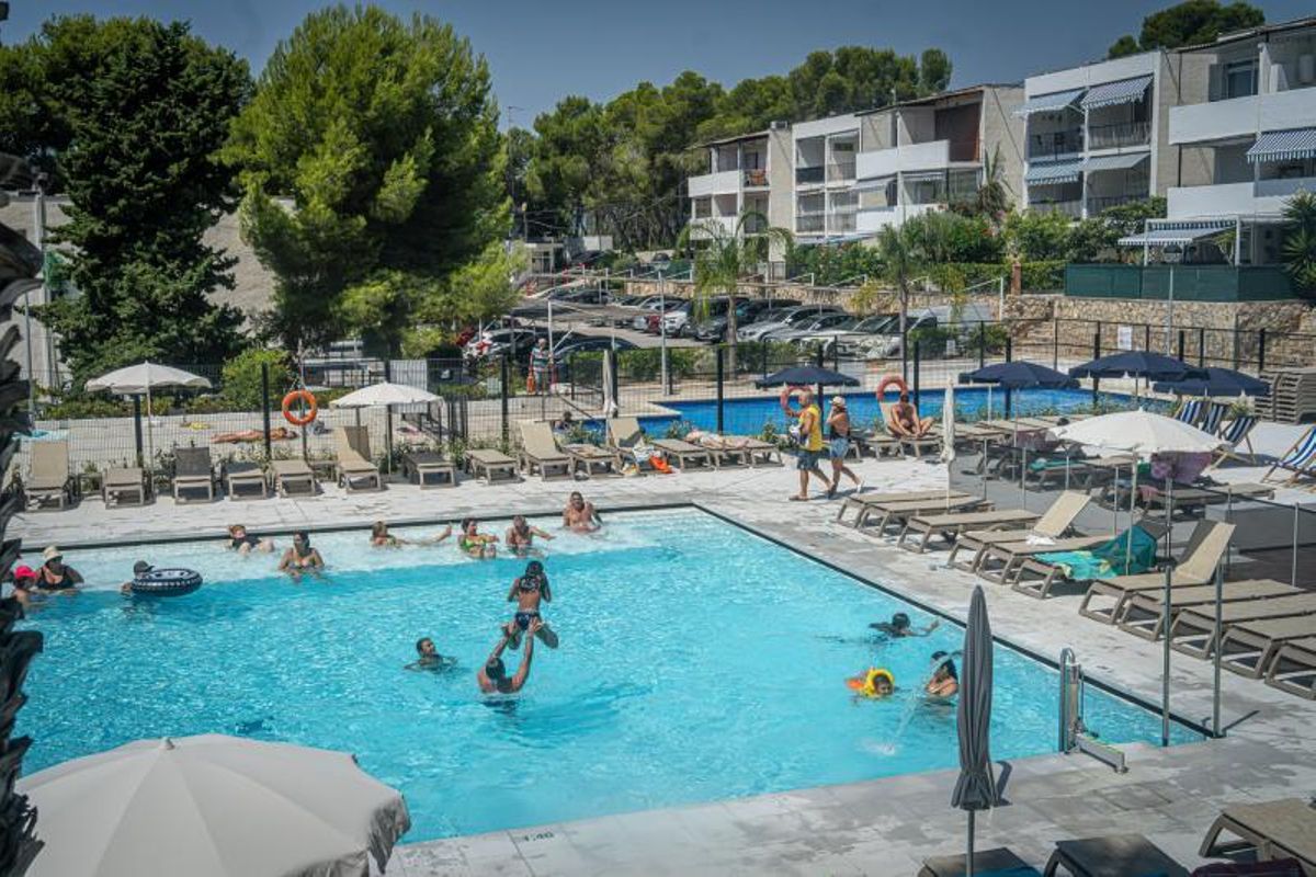 Los hoteles significan la práctica totalidad de la oferta de alojamientos turísticos de Salou (Tarragonès). Los hoteles significan la práctica totalidad de la oferta de alojamientos turísticos de Salou (Tarragonès).