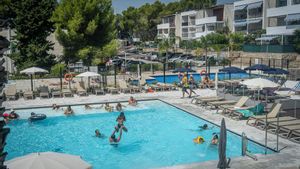 Los hoteles significan la práctica totalidad de la oferta de alojamientos turísticos de Salou (Tarragonès).