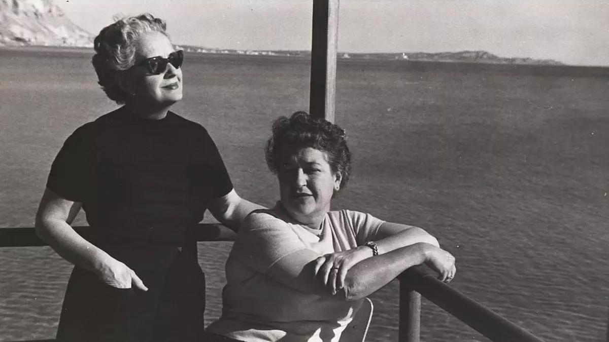 Amanda Junquera y Carmen Conde.