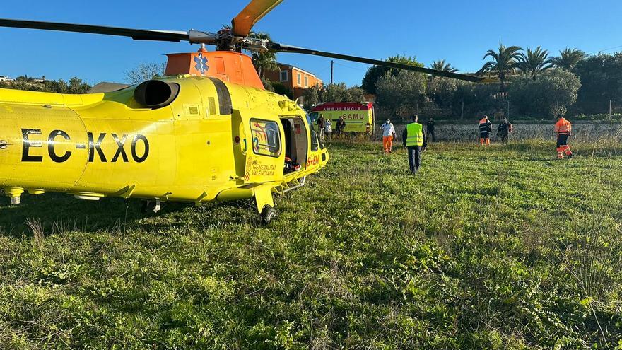 Evacuado en helicóptero un trabajador de 42 años que ha caído de tres metros en Xaló