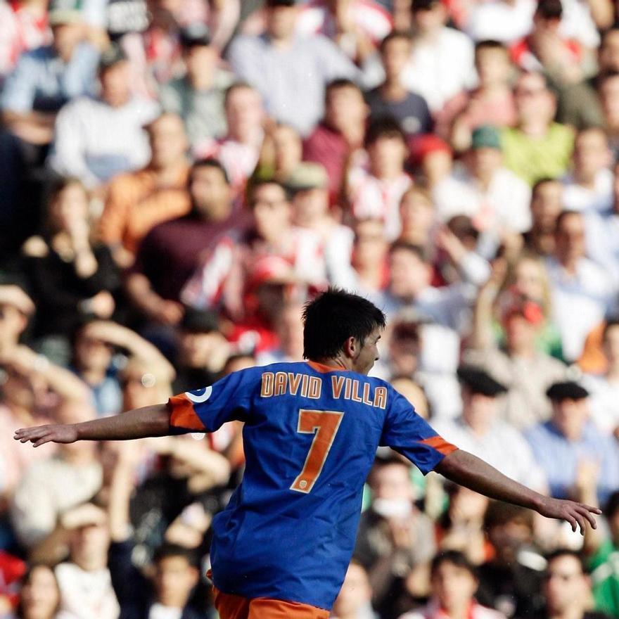 El primer triplete de David Villa con la camiseta blanquinegra llegó en la jornada 34 con un 0-3 al Athletic en San Mamés.