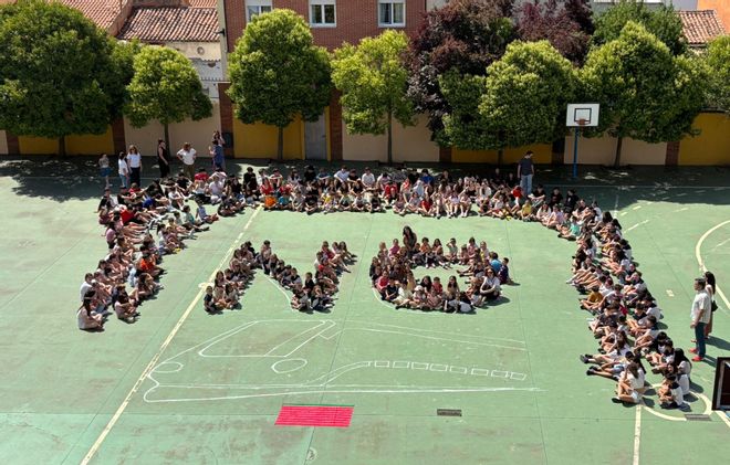 Zamora "se paraliza" para pedir que el tren vuelva a parar en Sanabria