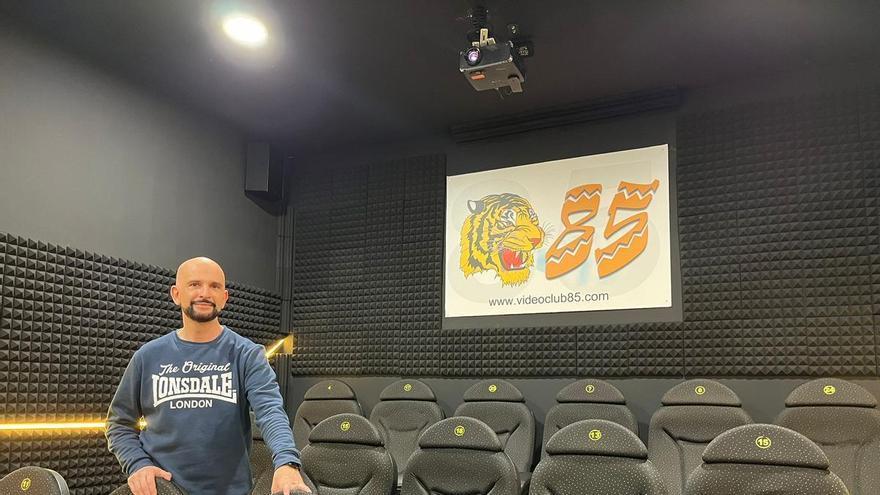 El último videoclub de Gijón que se mantiene en pie con más de 35.000 películas y dos salas de cine