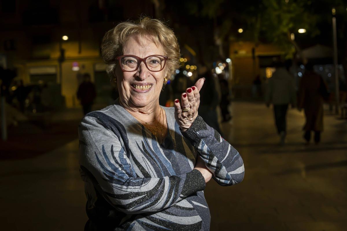 Barcelona, 14/01/2026 Sociedad. Entrevista de Marc Darriba a voluntaria de amics de la gent gran: Rosa Ciuró, para hablar de quien cuida a quien cuida. PERSONA: ROSA CIURÓ. AUTOR: MANU MITRU