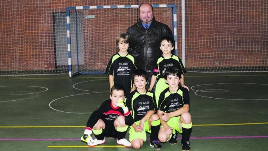 Equipo benjamín, el primero de la Peña Barcelonista de Avilés. / Ricardo Solís