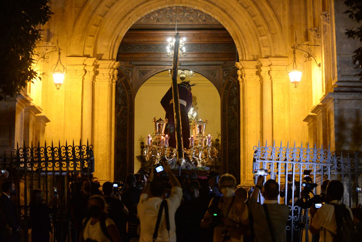 Madrugada de traslados para la veneración 'El Verbo Encarnado' en la Catedral